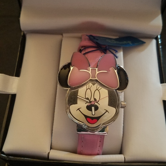ADORABLE Children's Minnie Mouse Watch - Picture 2 of 8